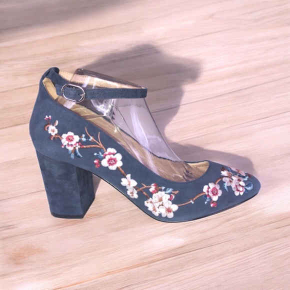 WHBM Bethany Embroidered Suede Block Heels size 10 - Picture 5 of 9